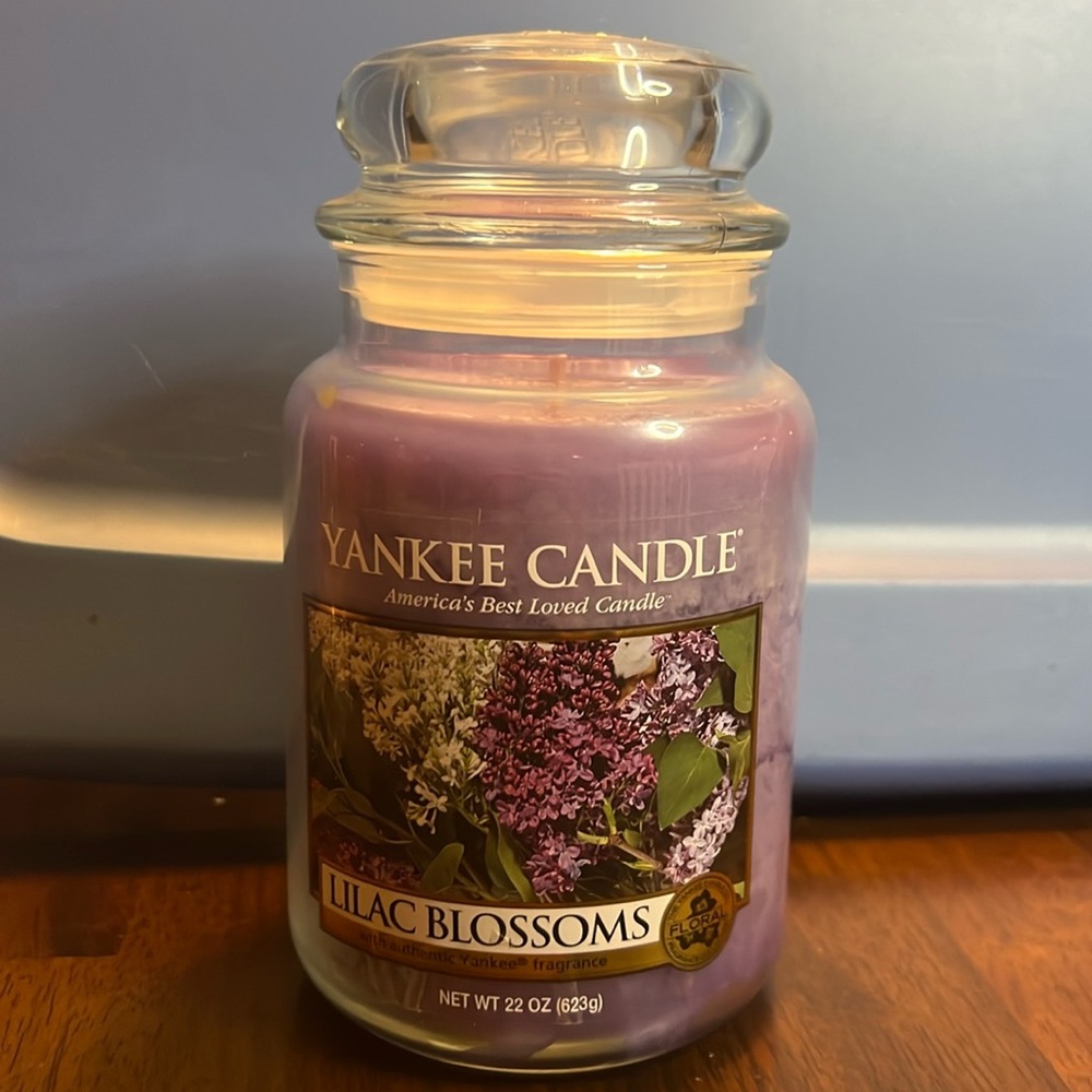 Yankee Candle Lilac‎ Blossoms 22oz